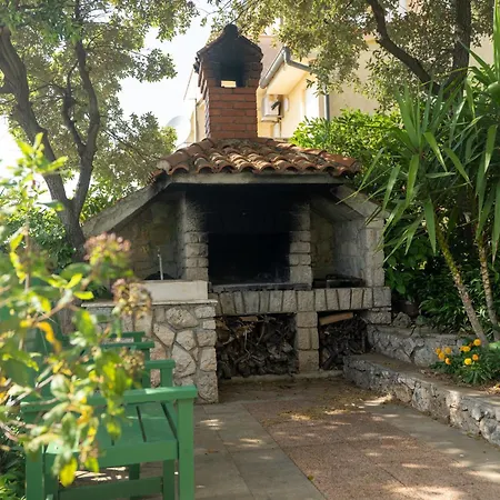 Cozy With Private Terrace