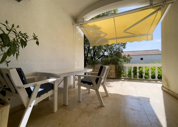 Cozy With Private Terrace * Мандре