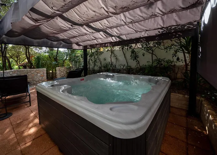 Cozy With Private Terrace