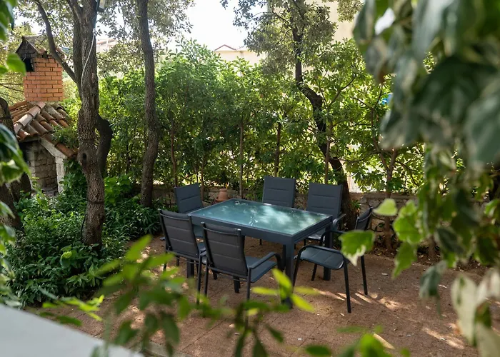 Cozy With Private Terrace Дом отдыха Мандре