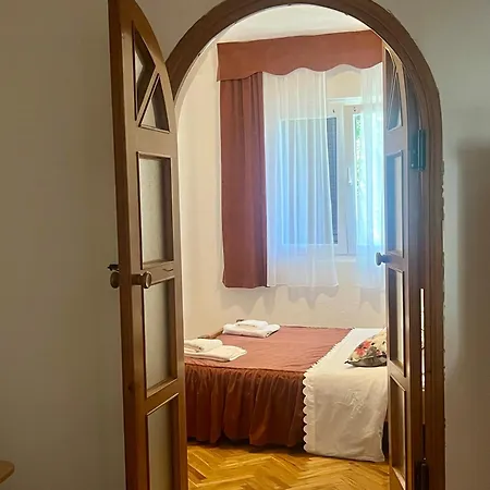 Cozy With Private Terrace Nyaraló