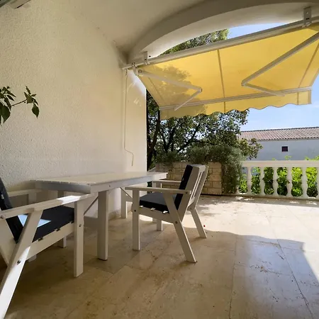 Cozy With Private Terrace * Mandre